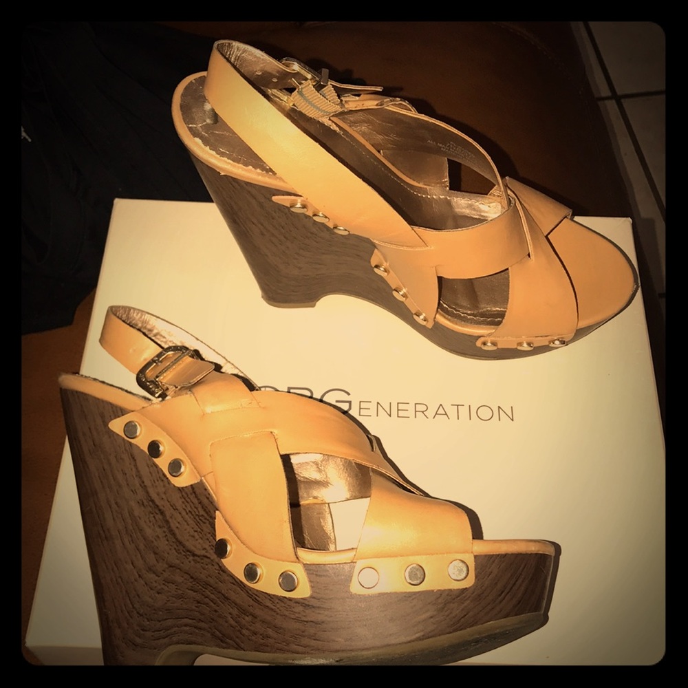 BCBG PL-Kaden Wedges
